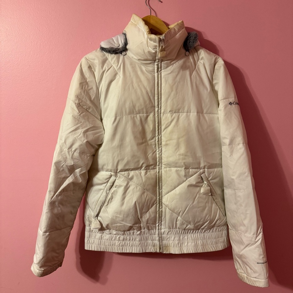 Columbia Cream Puffer Jacket with Quilted Design